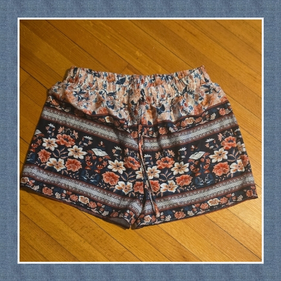 Pants - Floral Patterned Women's Shorts Size 3x